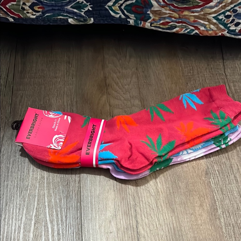 Women's Colorful Leaf Pattern Socks - Red, Green, Blue